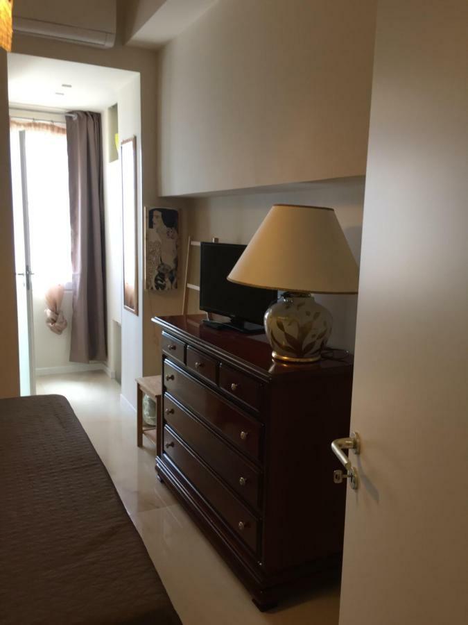 Aquila House Bed & Breakfast Catania Bagian luar foto