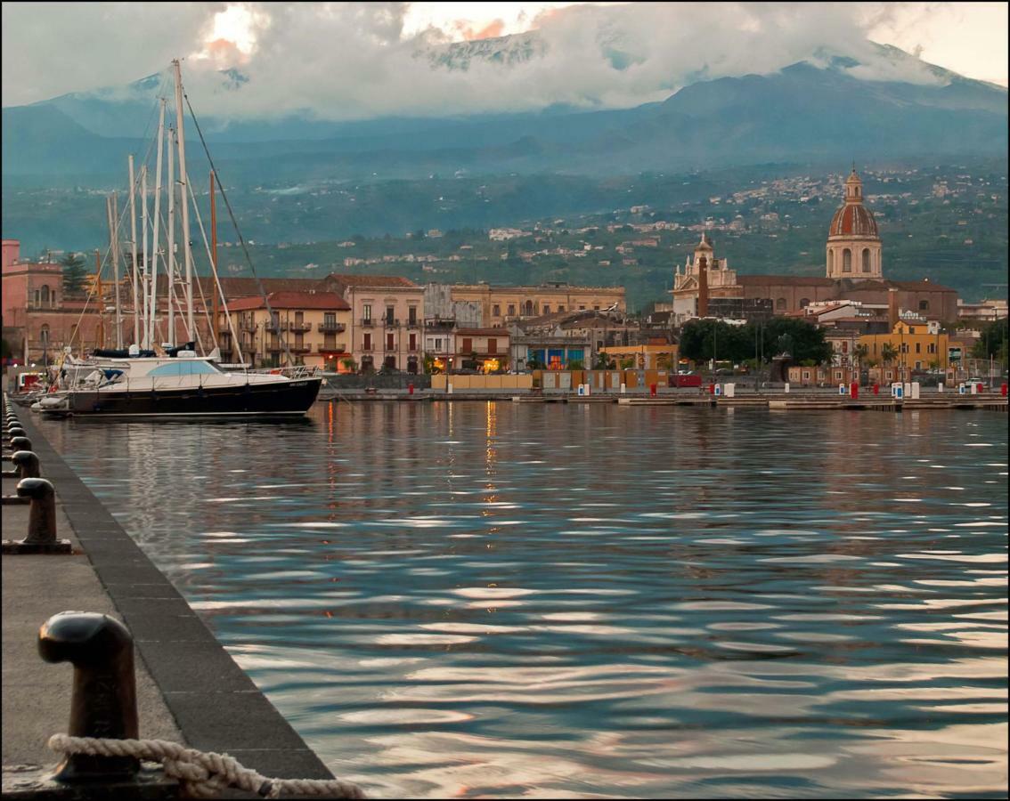 Aquila House Bed & Breakfast Catania Bagian luar foto