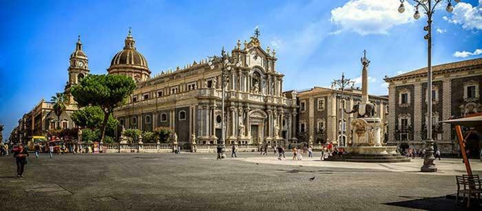 Aquila House Bed & Breakfast Catania Bagian luar foto
