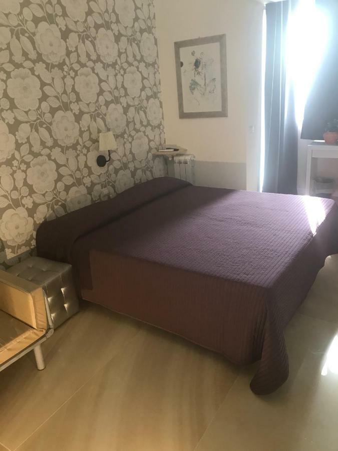 Aquila House Bed & Breakfast Catania Bagian luar foto